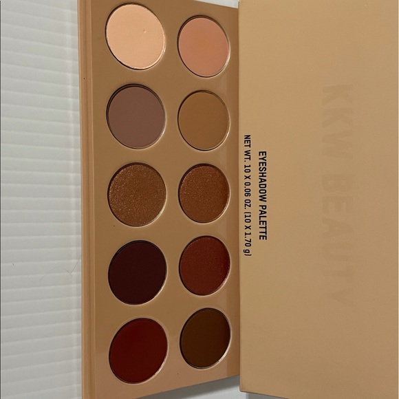 KKW Classic Blossom Eyeshadow Palette. Discontinued. - Picture 1 of 7